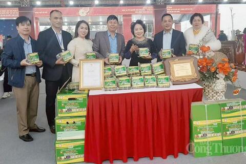 Kết nối tiêu dùng tại Không gian trưng bày 'Xuân Đoàn Viên' tại Nội Bài