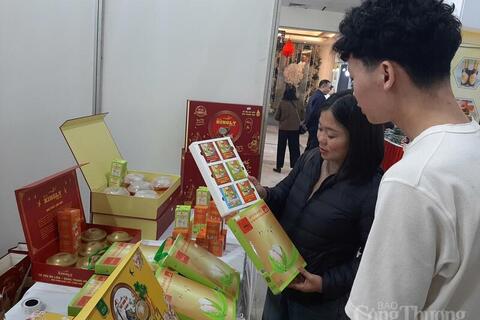 Nông sản, đặc sản địa phương đắt khách tại Hội chợ Xuân Hà Nội 2026