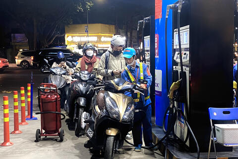 Giá xăng dầu hôm nay 17/3/2026: Thế giới quay đầu giảm mạnh