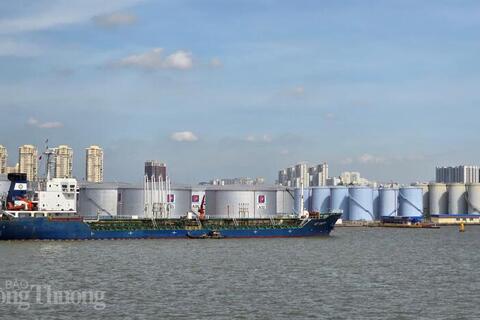 Khủng hoảng xăng dầu toàn cầu và cách các quốc gia ứng phó