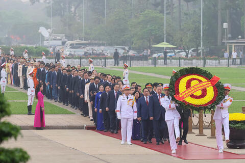 Lãnh đạo Đảng, Nhà nước đặt vòng hoa viếng Lăng Chủ tịch Hồ Chí Minh