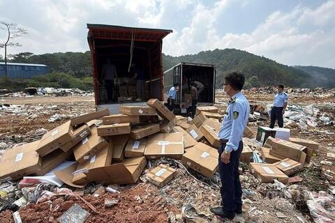 Quản lý thị trường Lâm Đồng tiêu hủy 22.500 sản phẩm vi phạm
