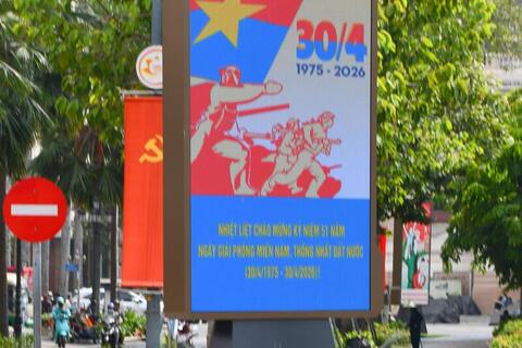 TP. Hồ Chí Minh rực rỡ cờ hoa mừng đại lễ 30/4