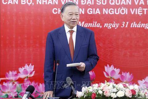 Tổng Bí thư, Chủ tịch nước và Phu nhân gặp gỡ cộng đồng người Việt Nam tại Philippines