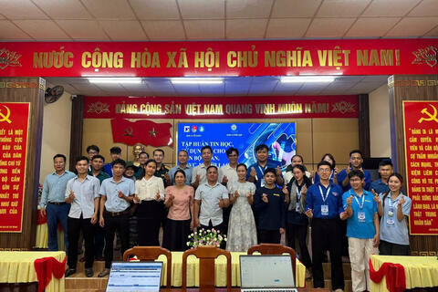 Sinh viên đưa chuyển đổi số lên miền núi