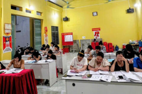 Đưa ngoại ngữ về thôn bản để giúp bà con vùng cao thoát nghèo