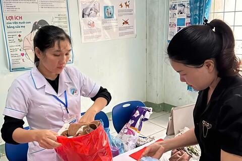 Tủ đồ sơ sinh 0 đồng: Điểm tựa ấm lòng giữa vùng cao Tu Mơ Rông