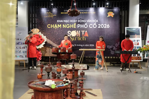 Phố cổ Hà Nội rộn ràng chuỗi sự kiện chào mừng lễ 30/4