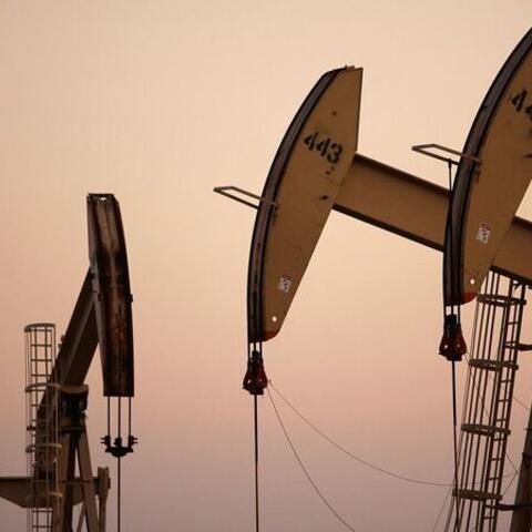 Giá dầu tăng trở lại khi OPEC+ tạm dừng 'nới' sản lượng