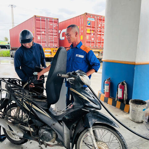 Giá xăng dầu hôm nay ngày 5/11/2025: Tiếp tục giảm