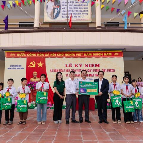 Nestlé trao tặng phòng máy tính giúp học sinh tiếp cận công nghệ