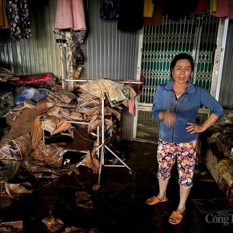 Đắk Lắk: Nhiều tiểu thương trắng tay sau trận lũ lịch sử