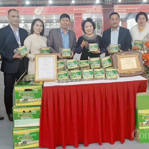 Kết nối tiêu dùng tại Không gian trưng bày 'Xuân Đoàn Viên' tại Nội Bài