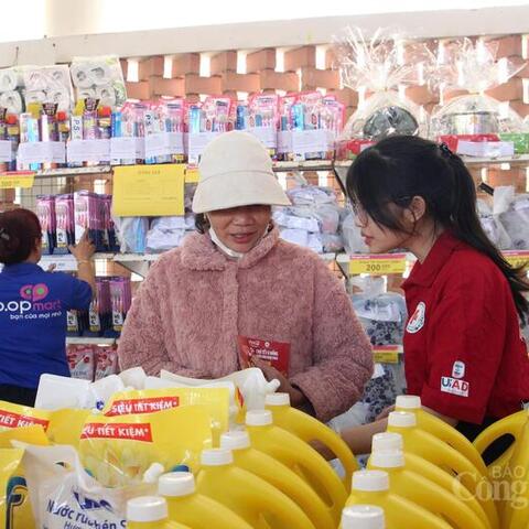 Đà Nẵng: Ấm áp Chợ Tết 0 đồng cho người yếu thế