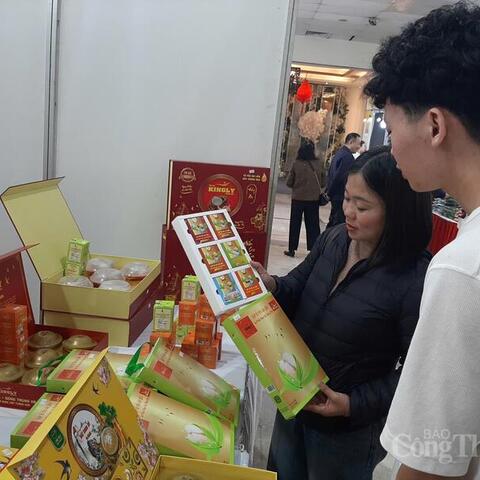 Nông sản, đặc sản địa phương đắt khách tại Hội chợ Xuân Hà Nội 2026