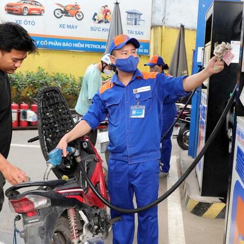 Xăng dầu tăng giá trước thềm năm mới Bính Ngọ 2026