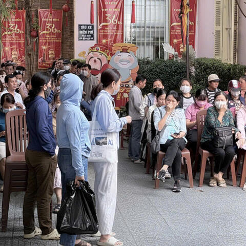 TP. Hồ Chí Minh: Tiệm vàng đông khách từ sớm trước ngày vía Thần Tài