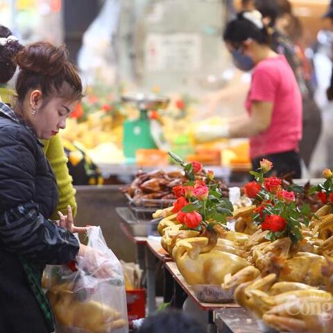 Thị trường thực phẩm dịp Rằm tháng Giêng ổn định, nguồn cung dồi dào