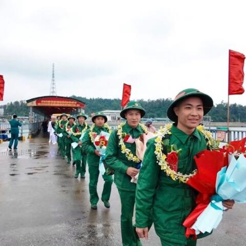 Quảng Ninh: Hơn 2.300 thanh niên hăng hái lên đường nhập ngũ