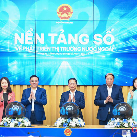 'Một cú chạm' để tiếp cận thông tin thị trường toàn cầu