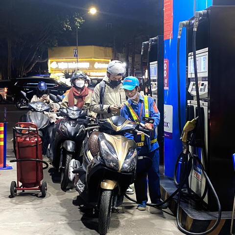 Giá xăng dầu hôm nay 17/3/2026: Thế giới quay đầu giảm mạnh