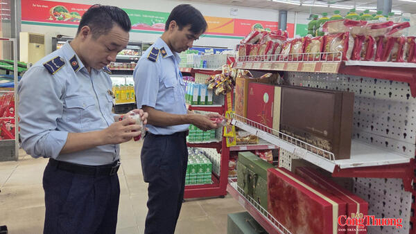 Kiểm soát hàng hóa dịp Trung thu từ phố cổ đến ngoại thành Hà Nội