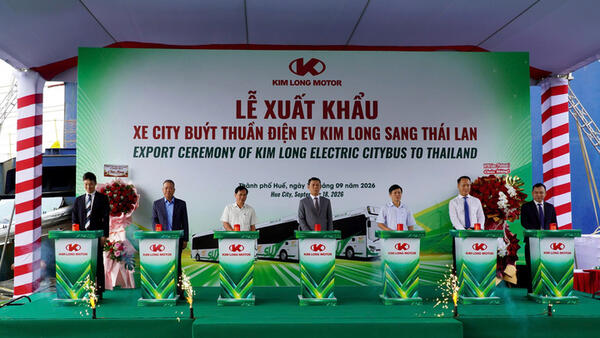 Thành phố Huế: Xuất cảng 9 xe buýt điện đầu tiên sang Thái Lan