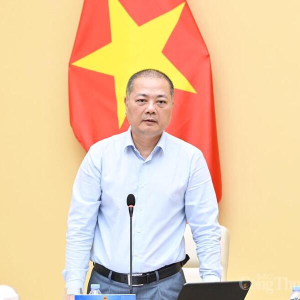 Chùm ảnh: Bộ trưởng Bộ Công Thương Lê Mạnh Hùng làm việc với Cục Xuất nhập khẩu