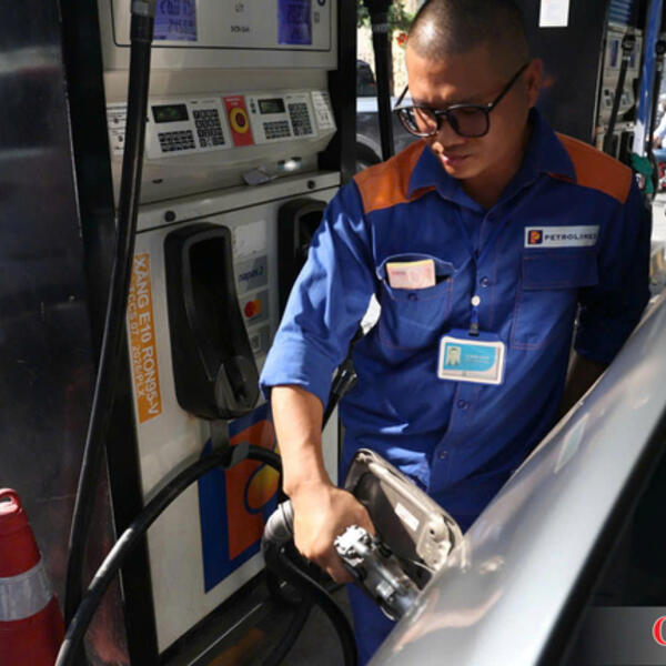 Bộ Công Thương điều chỉnh giá xăng dầu từ 15h ngày 10/9