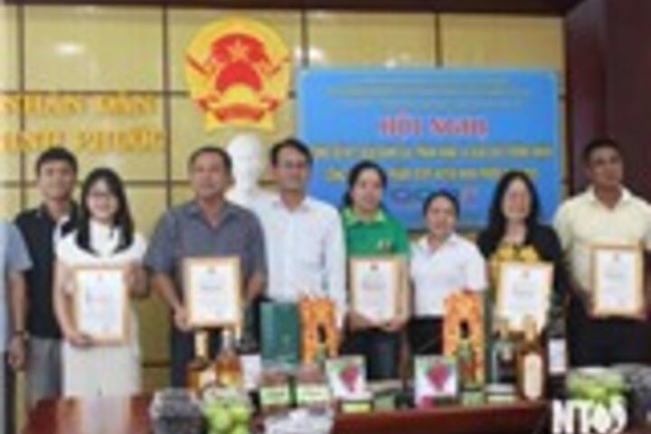 Ninh Phước: Công bố, trao giấy chứng nhận sản phẩm OCOP cấp huyện năm 2025
