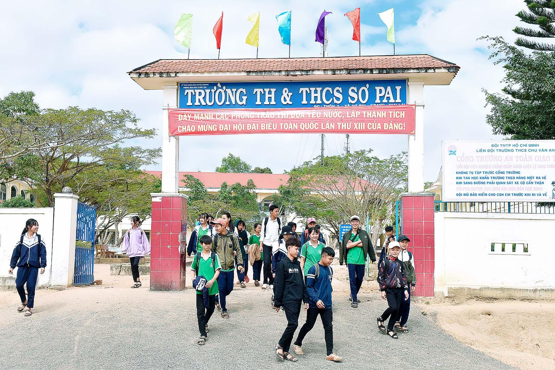 4.Trường Tiểu Học – THCS Sơ Pai có cơ sở vật chất đạt chuẩn quốc gia theo quy định và được công nhận trường đạt chuẩn quốc gia từ năm học 2017.