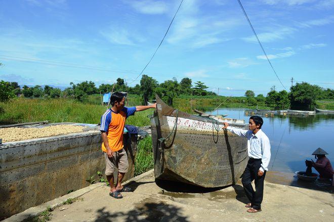 Mô hình lồng thuyền nuôi cá chình, cá leo ở xã Hải Phong, H.Hải Lăng mang lại nhiều hiệu quả - ẢNH: THANH LỘC