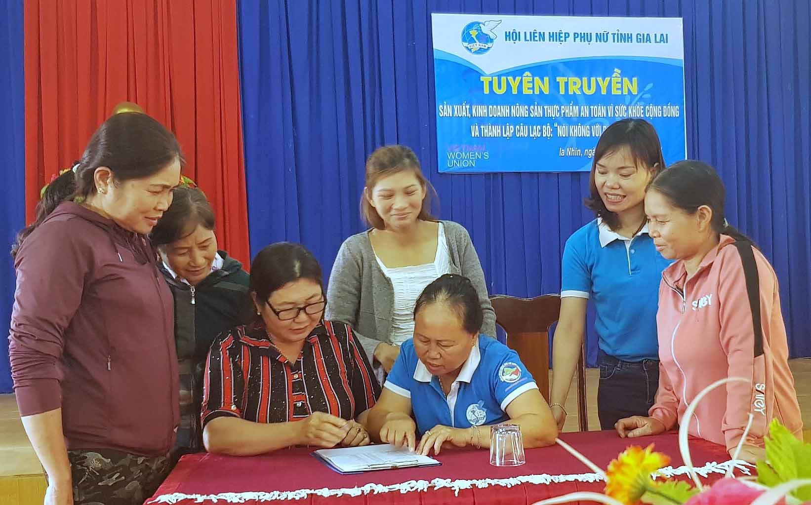 Tuyên truyền về sản xuất, kinh doanh nông sản an toàn vì sức khỏe cộng đồng. JPG