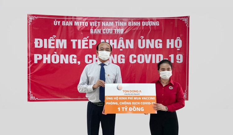 Tôn Đông Á trao 1 tỷ đồng để mua vaccine, cùng cả nước phòng chống Covid-19