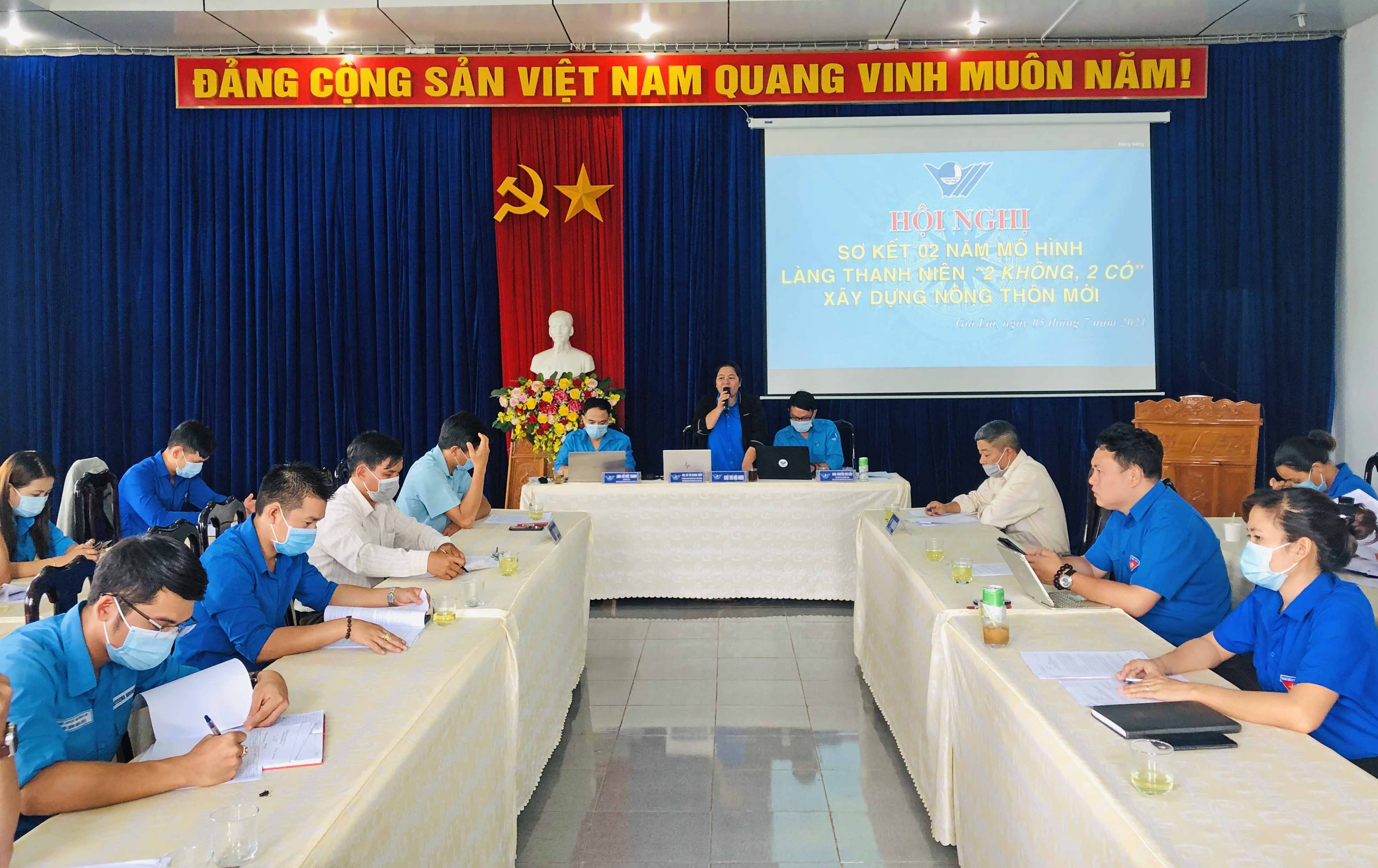 _Toàn cảnh hội nghị sơ kết 2 năm triển khai mô hình làng thanh niên 2 không, 2 có. Ảnh Phan LàiJPG