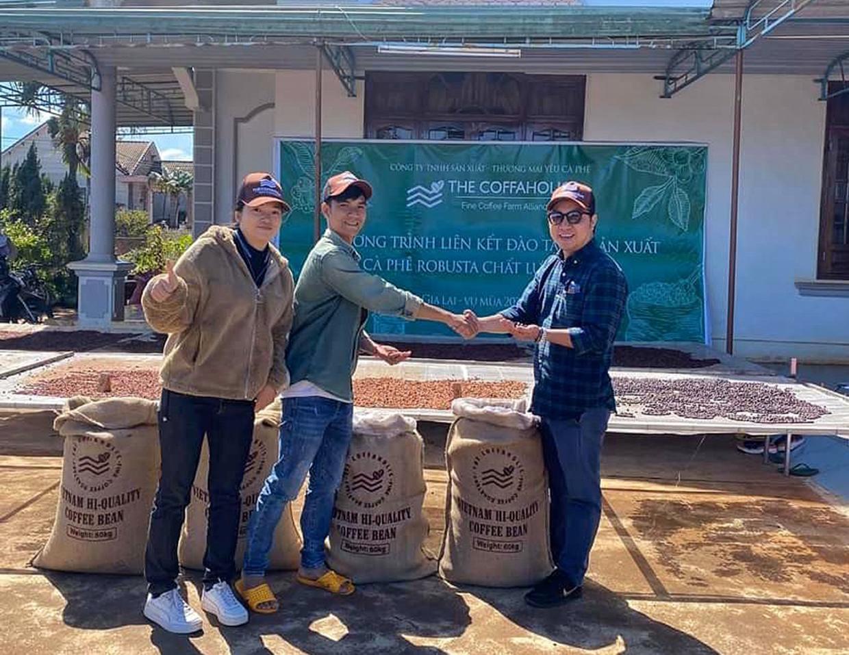 Anh Đoàn Anh Tuần (giữa). Ảnh: Minh Châu