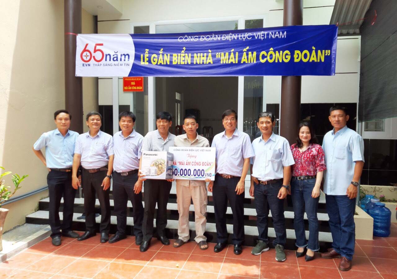Người lao động có hoàn cảnh khó khăn của Công ty Thủy điện An Khê-Ka Nak được hỗ trợ làm nhà “Mái ấm Công đoàn” (ảnh chụp trước tháng 4-2021). Ảnh: Lê Văn Ngọc