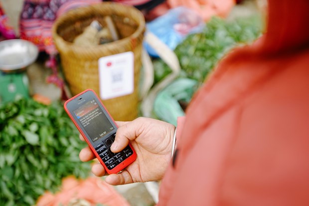Cả ba nhà mạng lớn tại Việt Nam bao gồm Viettel, VinaPhone, MobiFone đã chính thức triển khai dịch vụ Mobile Money trên cả nước. Ảnh minh họa