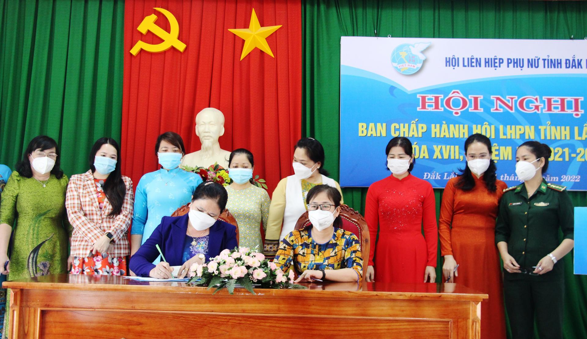 Các đơn vị ký kết giao ước thi đua năm 2022