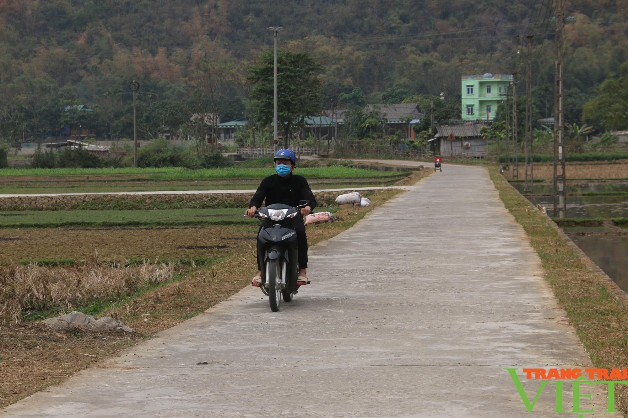 Hoà Bình: Với quyết tâm cao của cả hệ thống chính trị đã có thêm 9 xã về đích nông thôn mới - Ảnh 3.