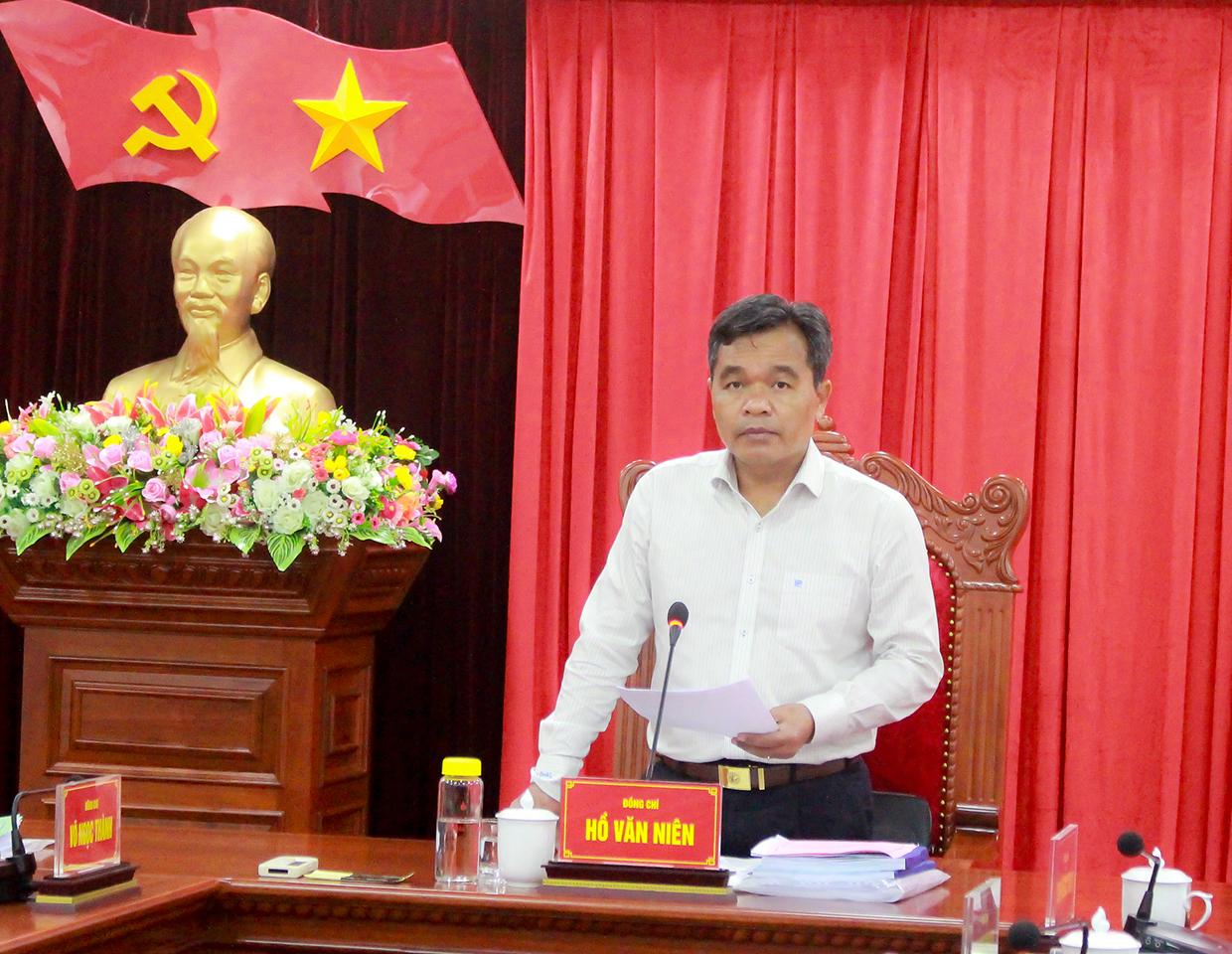 Bí thư Tỉnh ủy Hồ Văn Niên phát biểu quán triệt tinh thần hội nghị. Ảnh: Hồng Thi