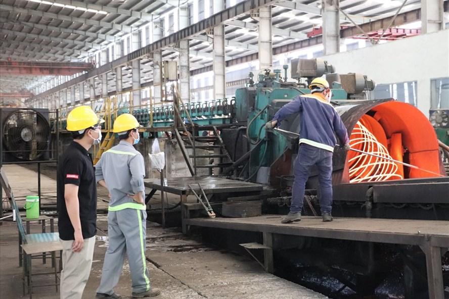 Bên trong một xưởng sản xuất thép ở tỉnh Đắk Lắk. Ảnh minh hoạ: Bảo Trung