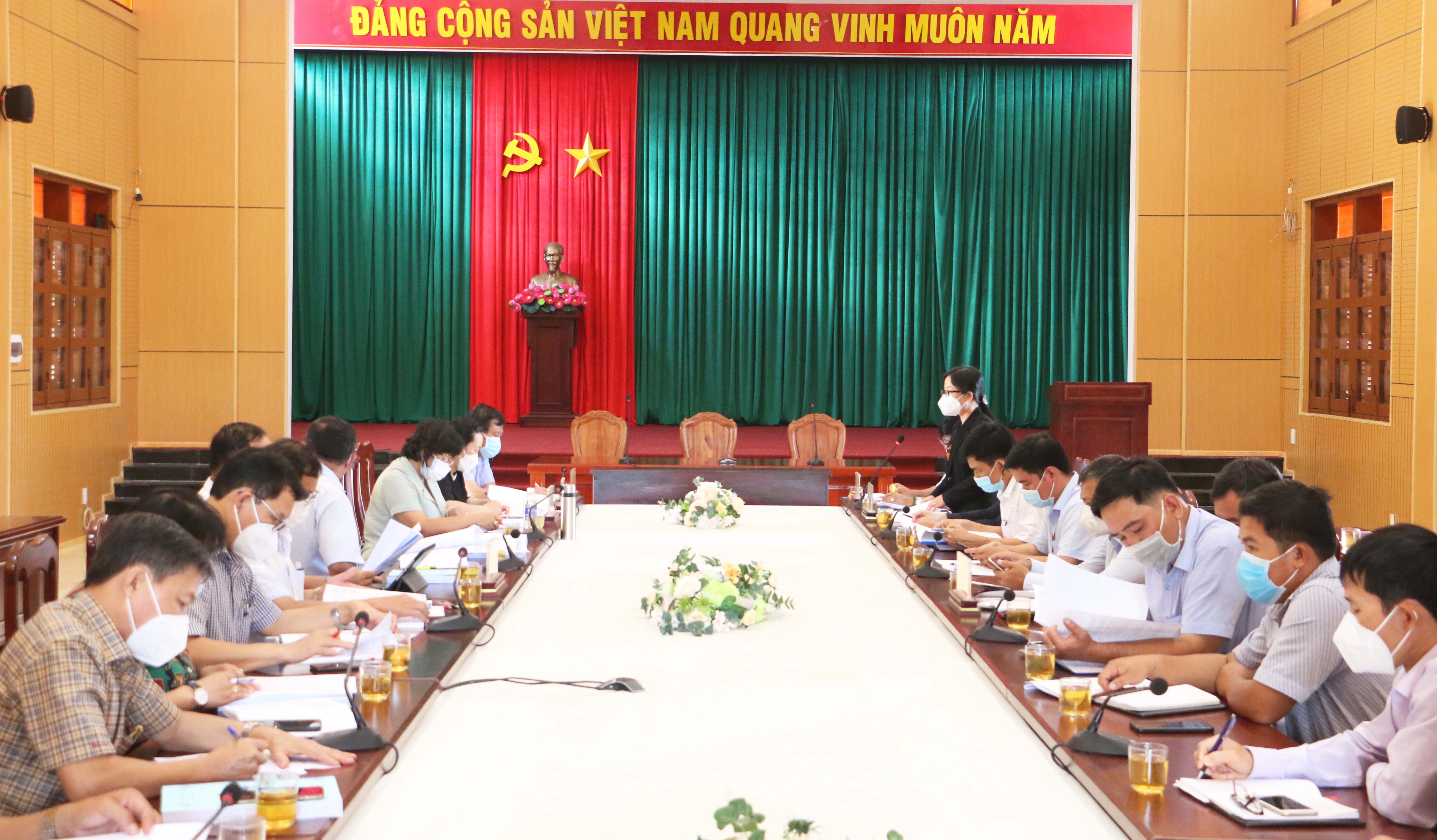 Quang cảnh buổi làm việc với UBND thị xã An Khê. Ảnh: Quang Tấn