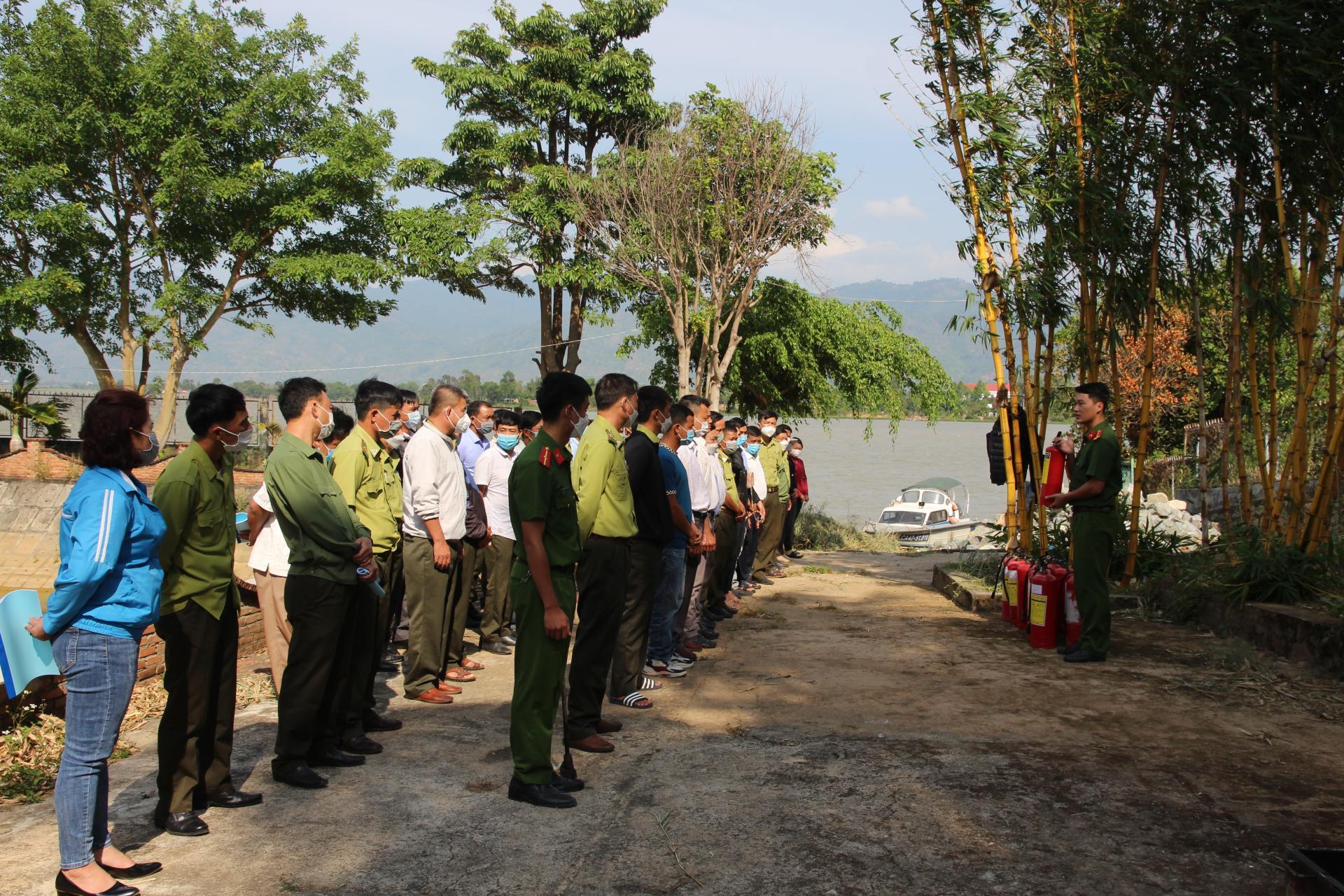 Các học viên tham gia lớp tập huấn.