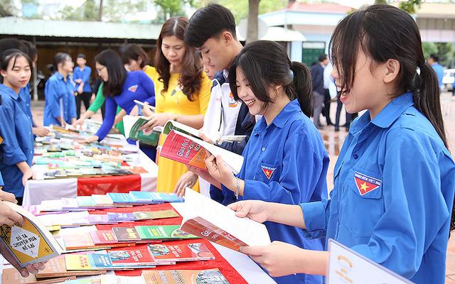 Chương trình "Mỗi thanh niên một cuốn sách làm bạn" được tổ chức nhằm nâng cao nhận thức về giá trị của văn hóa đọc