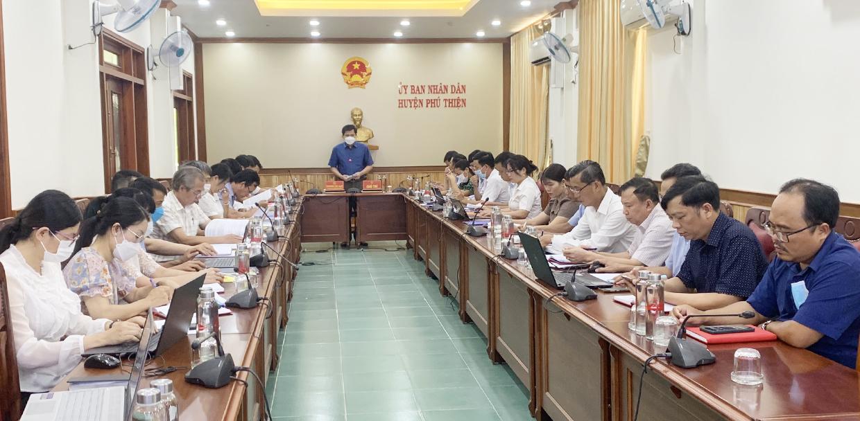 Quang cảnh buổi giám sát tại UBND huyện Phú Thiện. Ảnh: Vũ Chi