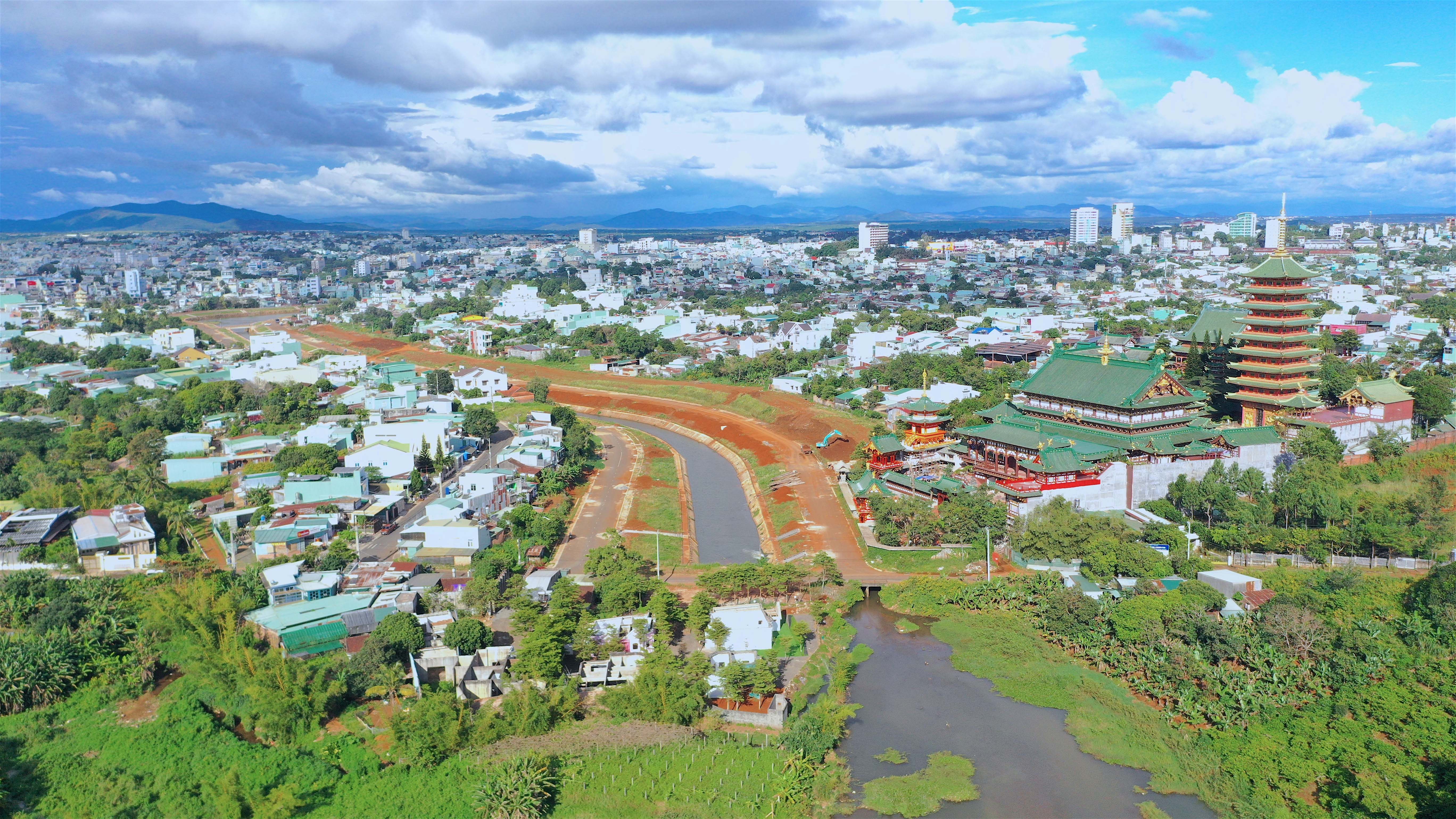 Một đoạn suối Hội Phú nhìn từ trên cao. Ảnh: Tấn Thi