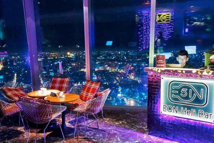 Khung cảnh thành phố buổi đêm từ EON Heli Bar. Ảnh: Chill Vietnam