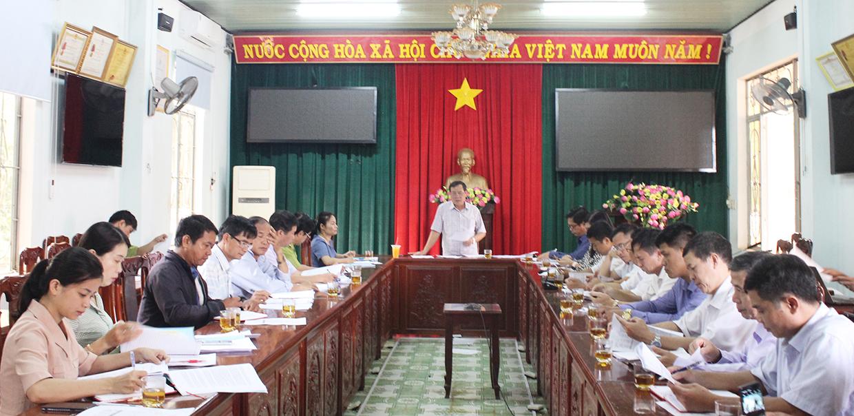 Đoàn giám sát làm việc với UBND huyện Chư Păh. Ảnh: Nguyễn Diệp