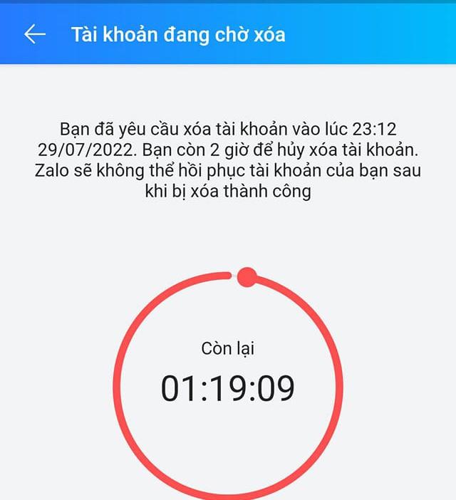 Một người dùng xóa ứng dụng Zalo khi nền tảng này bắt đầu triển khai thu phí và bóp tính năng. Ảnh nguồn LĐO